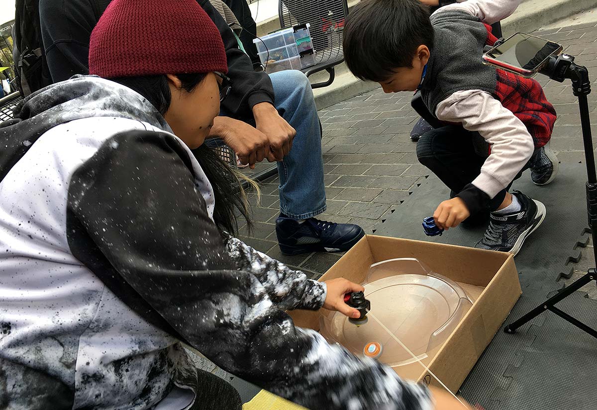 jojo jp0t launching a metal fight beyblade during tournament